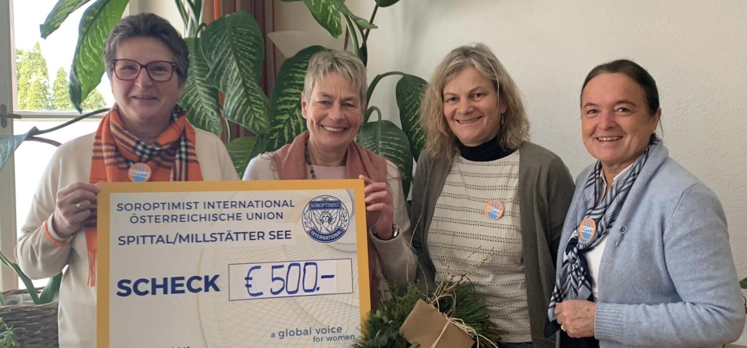 Adventkranz-Spende des Soroptimist Club Spittal-Millstätter See an vitamin R
